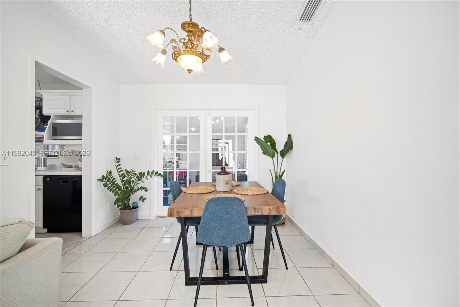 MEADOW WOOD MANOR #4 - Residential