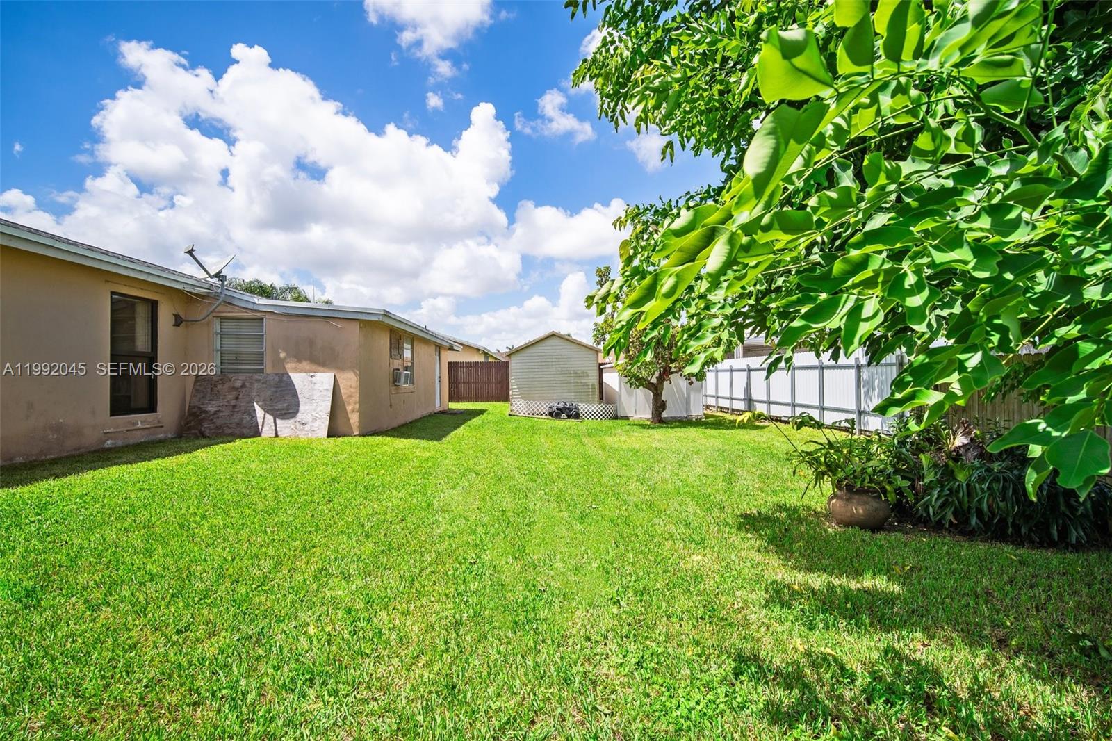 MEADOW WOOD MANOR #4 - Residential