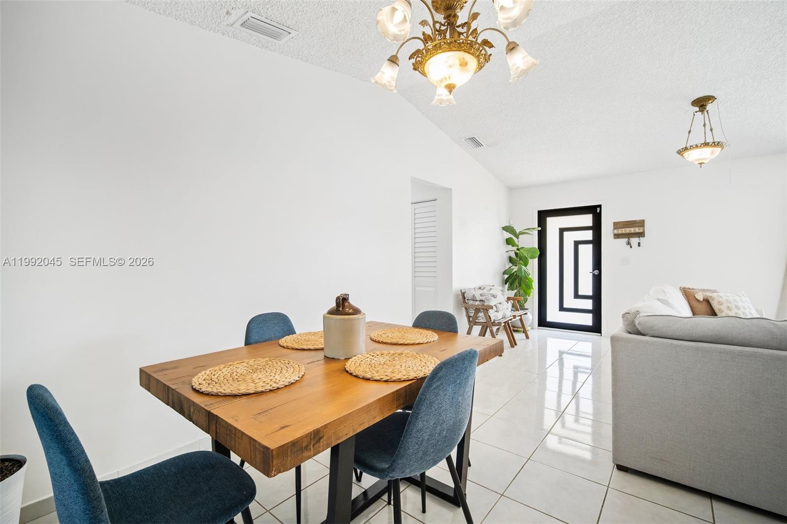 MEADOW WOOD MANOR #4 - Residential