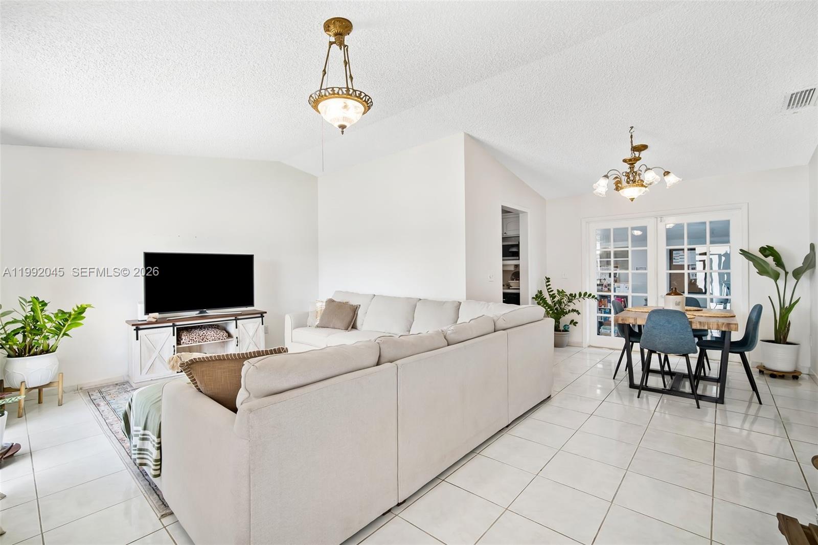 MEADOW WOOD MANOR #4 - Residential