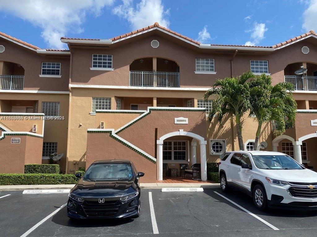 ***BEAUTIFUL 2 STORY, 2BEDROOMS, 2.5 BATHS LOCATED AT THE FAMILY ORIENTED COMMUNITY OF BLOSSOMS AT THE HAMMOCKS***CERAMIC TILE DOWNSTAIRS AND WOOD UPSTAIRS, 2 MASTER BEDROOMS WITH BALCONY***ENJOY ALL "THE HAMMOCKS" FACILITIES, INCLUDED: LAKES, PICNIC AREAS, POOLS, GYM, TENNIS COURT, CLUB HOUSES AND MORE***7 MILES OF PATHWAY AROUND THE LAKES, TO WALK, RUN, BIKE OR JUST RELAX WITH THE LAKES VIEW***CENTRALLY LOCATED, CLOSE TO HOSPITAL, SCHOOLS, PARKS, SHOPPING CENTER, SUPERMARKETS AND PUBLIC TRANSPORTATION***