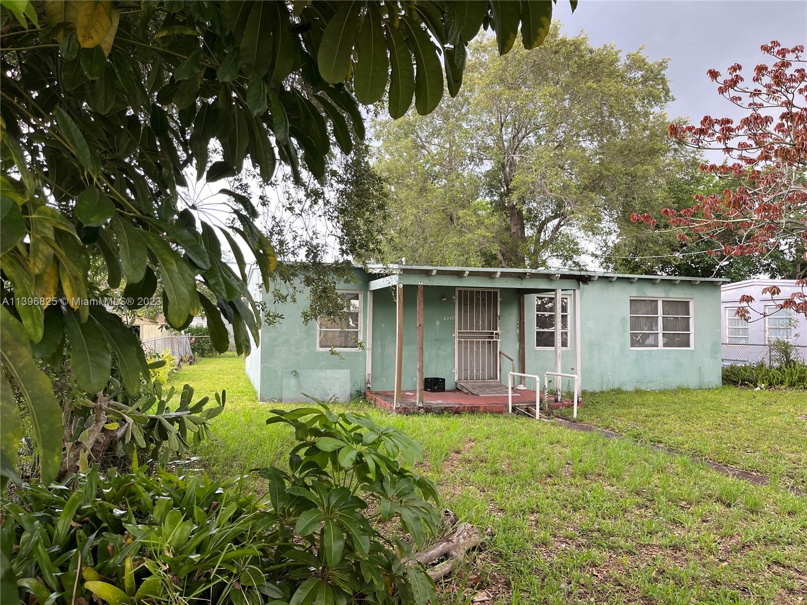Great opportunity for investors, property needs works. Cash offer only.