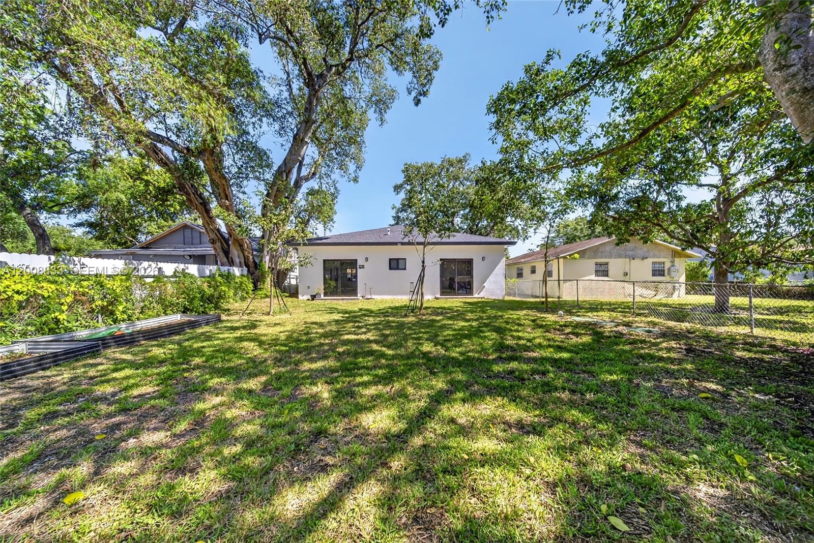 CHRISTIE LAWNS REV - Residential