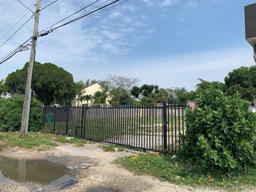 (Vacant Land)   Lot Size: 9,730 sqft  Parcel Number: 3021350070391   County: Miami-Dade  Subdivision: LAWNDALE ADD 01   Census: 3  Tract: 409   Lot: 26  Zoning: 6400 

PERFECT OPPORTUNITY TO BUILD YOUR COMMERCIAL BUSINESS LOCATED IN FRONT OF BUSY WINN DIXIE SHOPPING CENTER, CHURCH AND I-95.