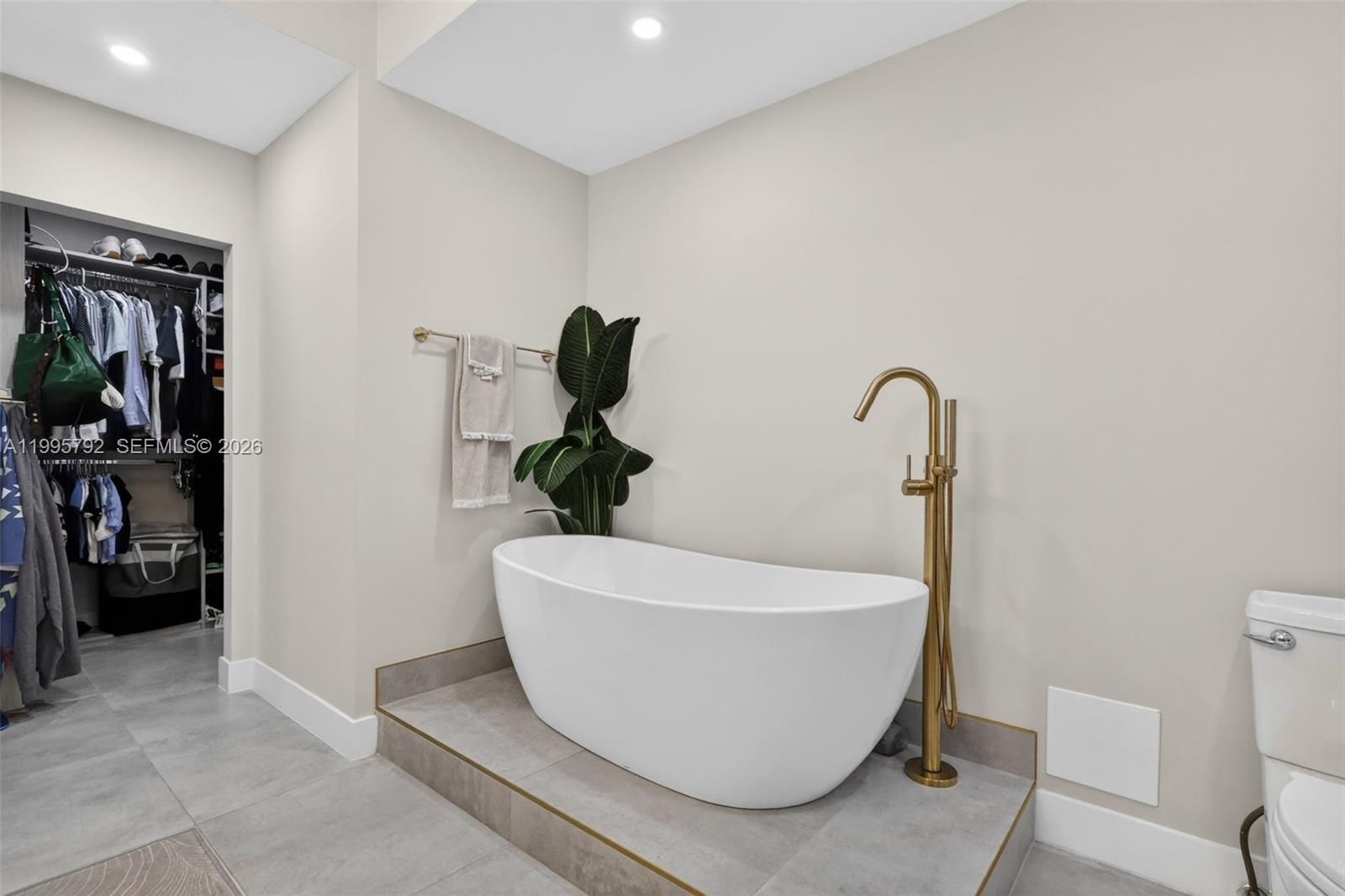 WILLIAMS ISLAND - Residential