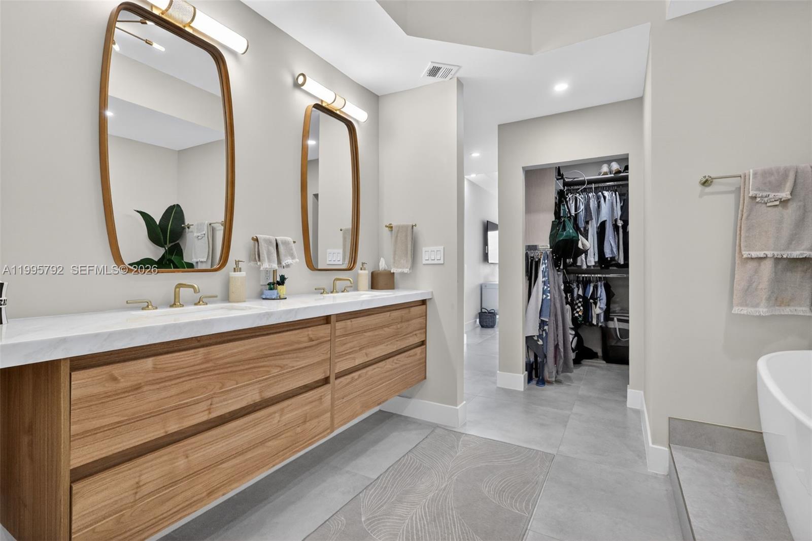 WILLIAMS ISLAND - Residential