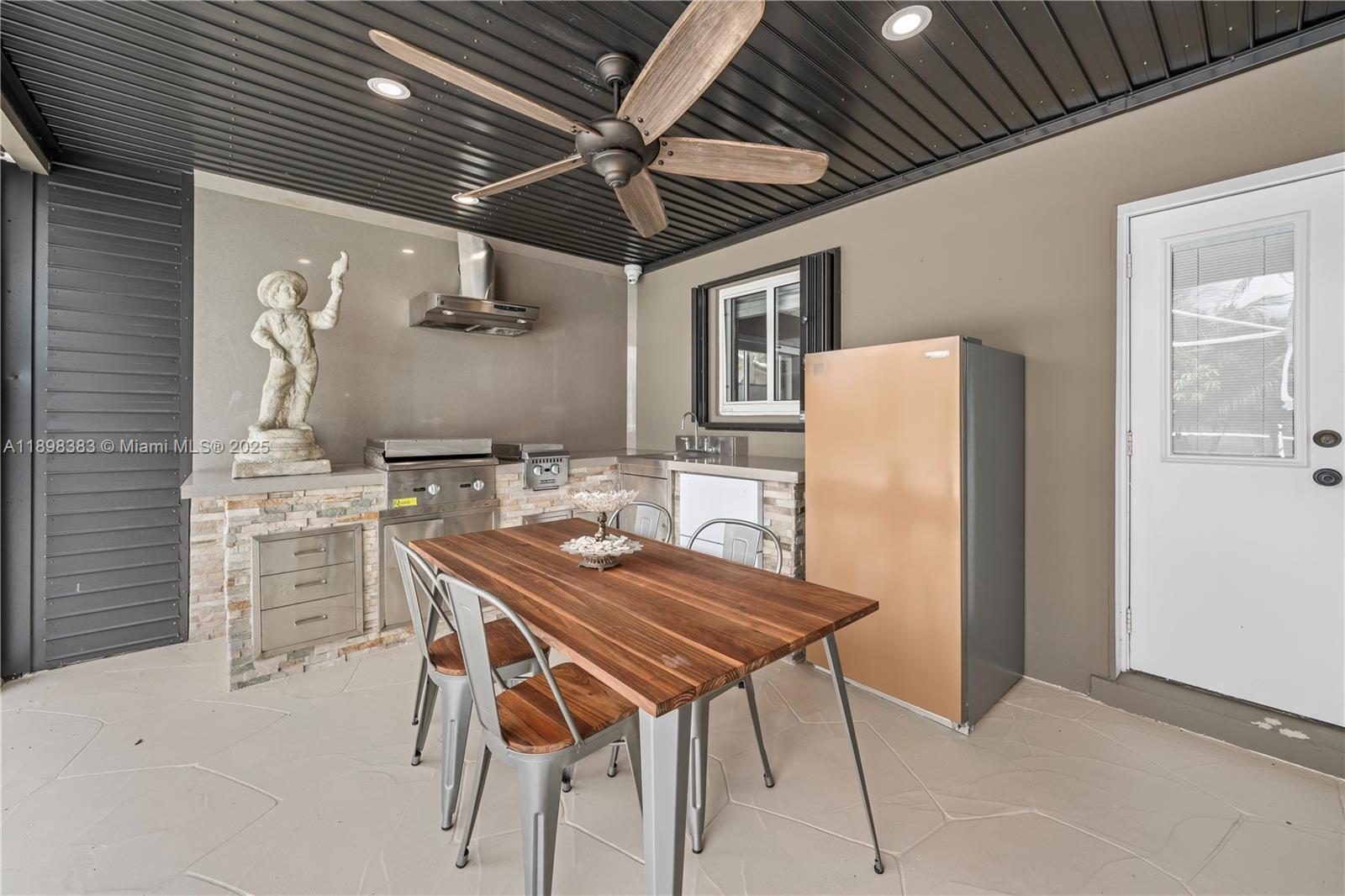 PEMBROKE LAKES SEC 2 - Residential
