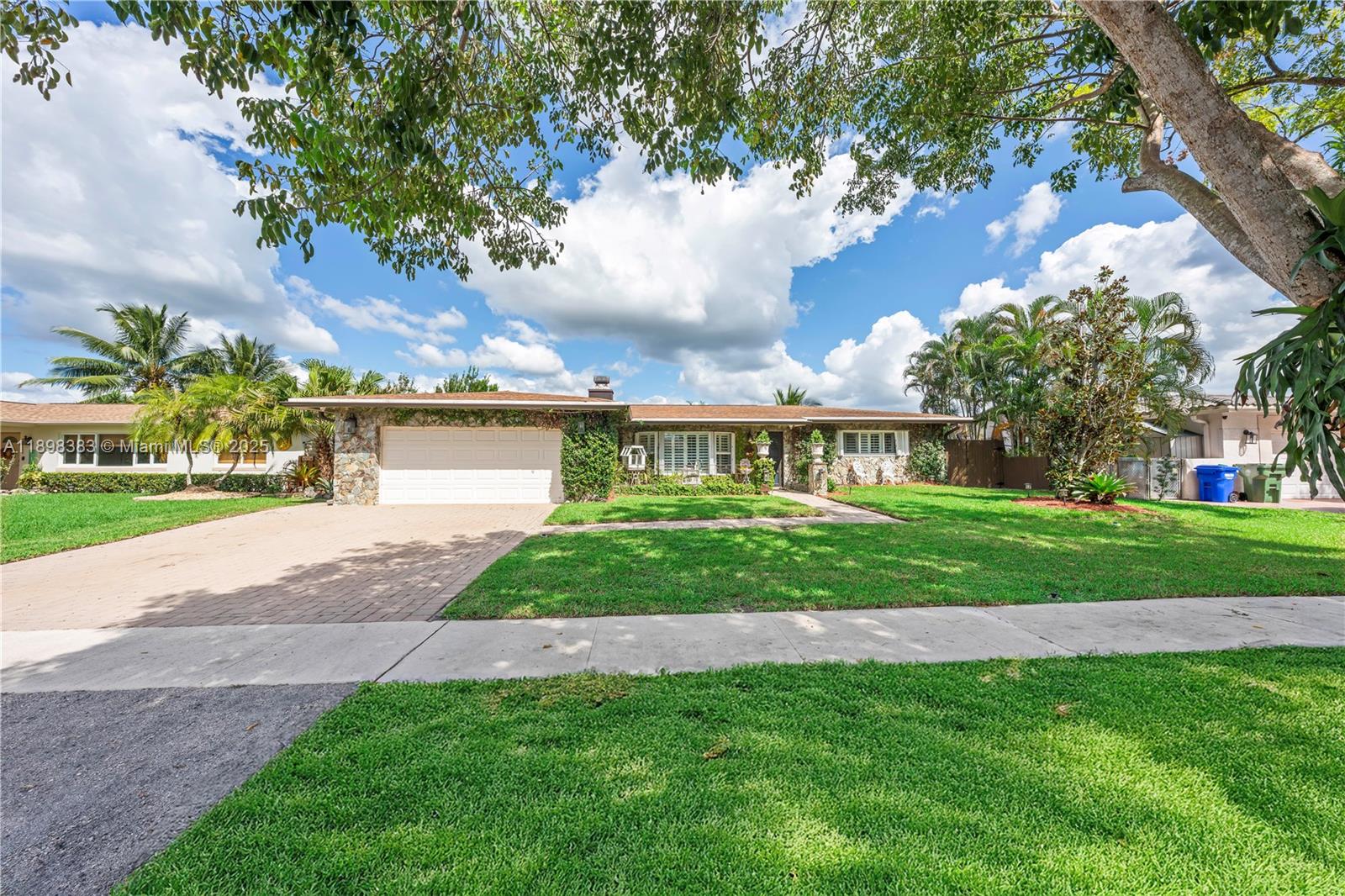 PEMBROKE LAKES SEC 2 - Residential