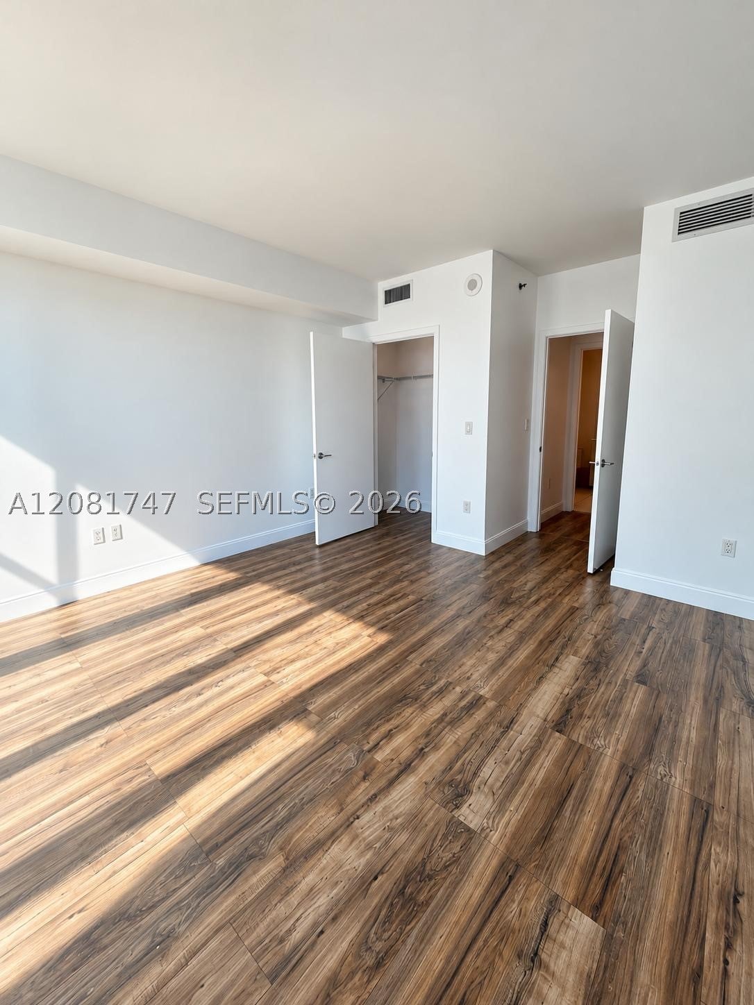 500 Brickell Ave 2504