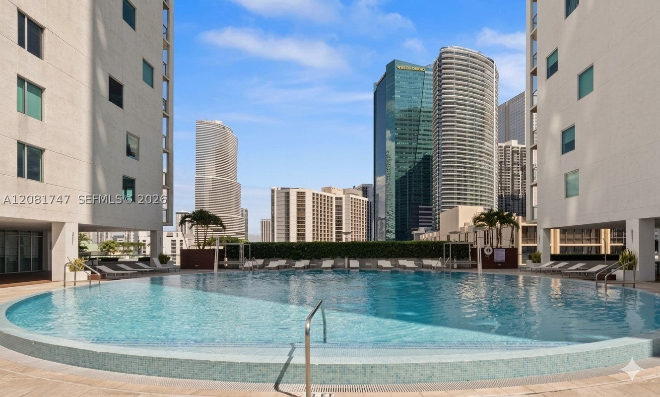 500 Brickell Ave 2504