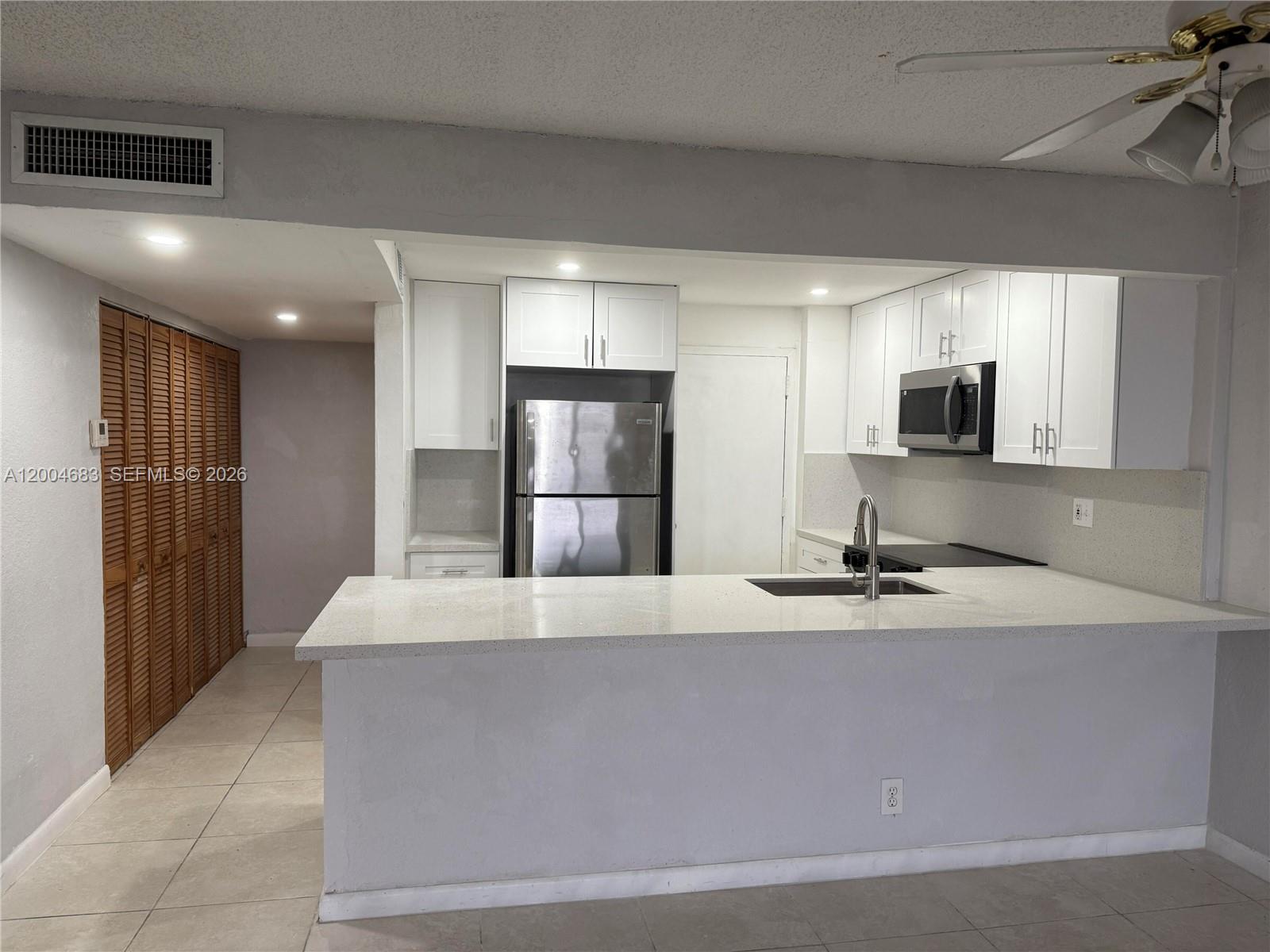 DADELAND PLACE CONDO - Residential
