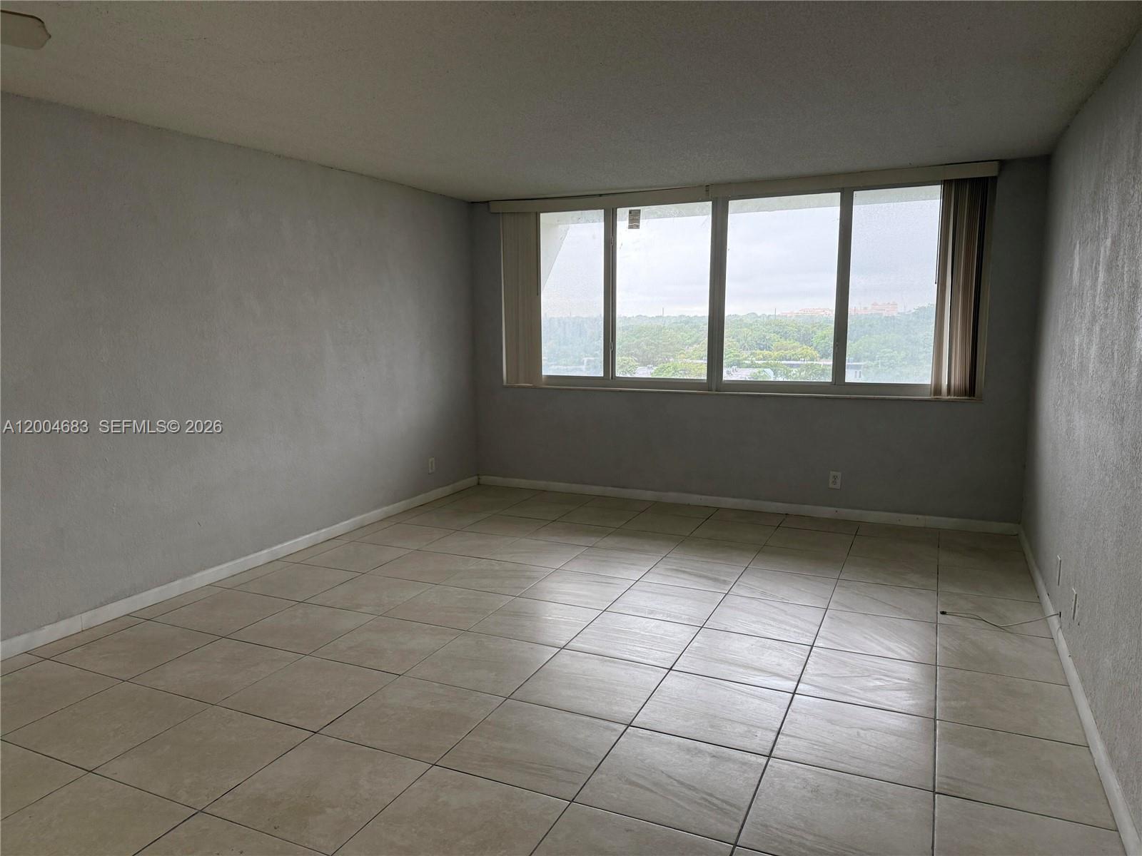 DADELAND PLACE CONDO - Residential