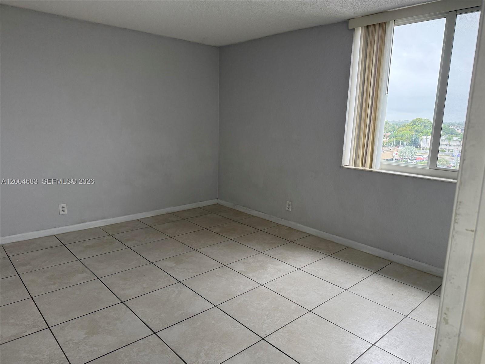 DADELAND PLACE CONDO - Residential