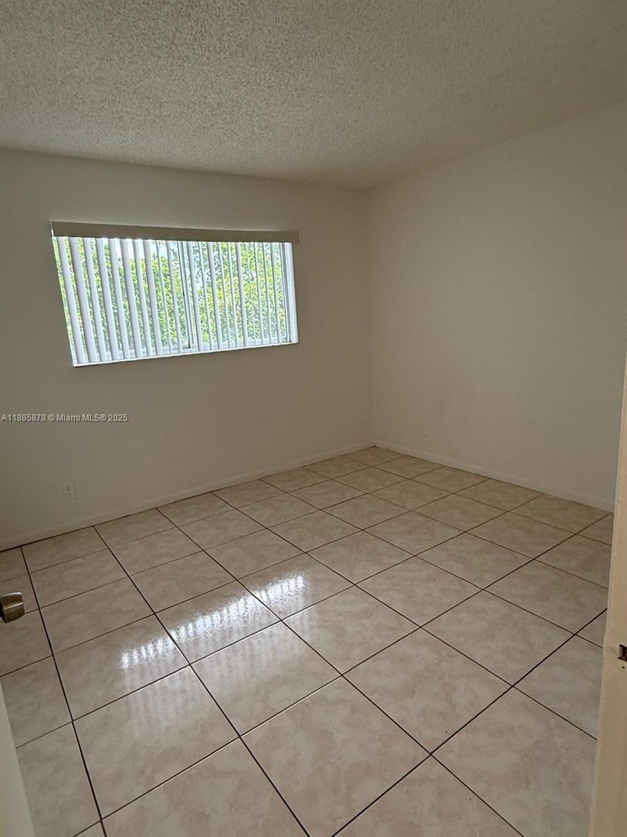 LAKESHORE AT UNIVERSITY P - Residential Lease