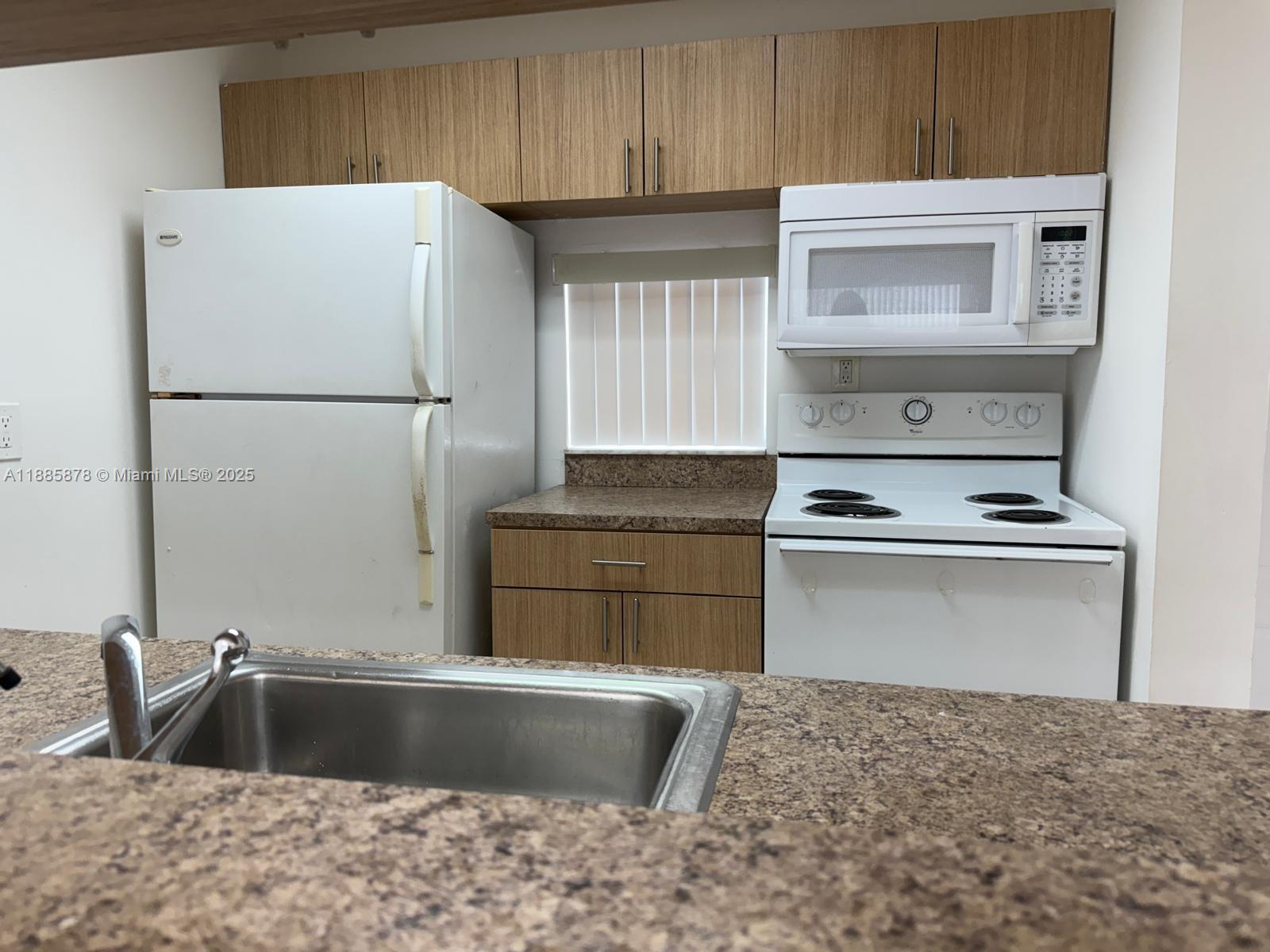LAKESHORE AT UNIVERSITY P - Residential Lease