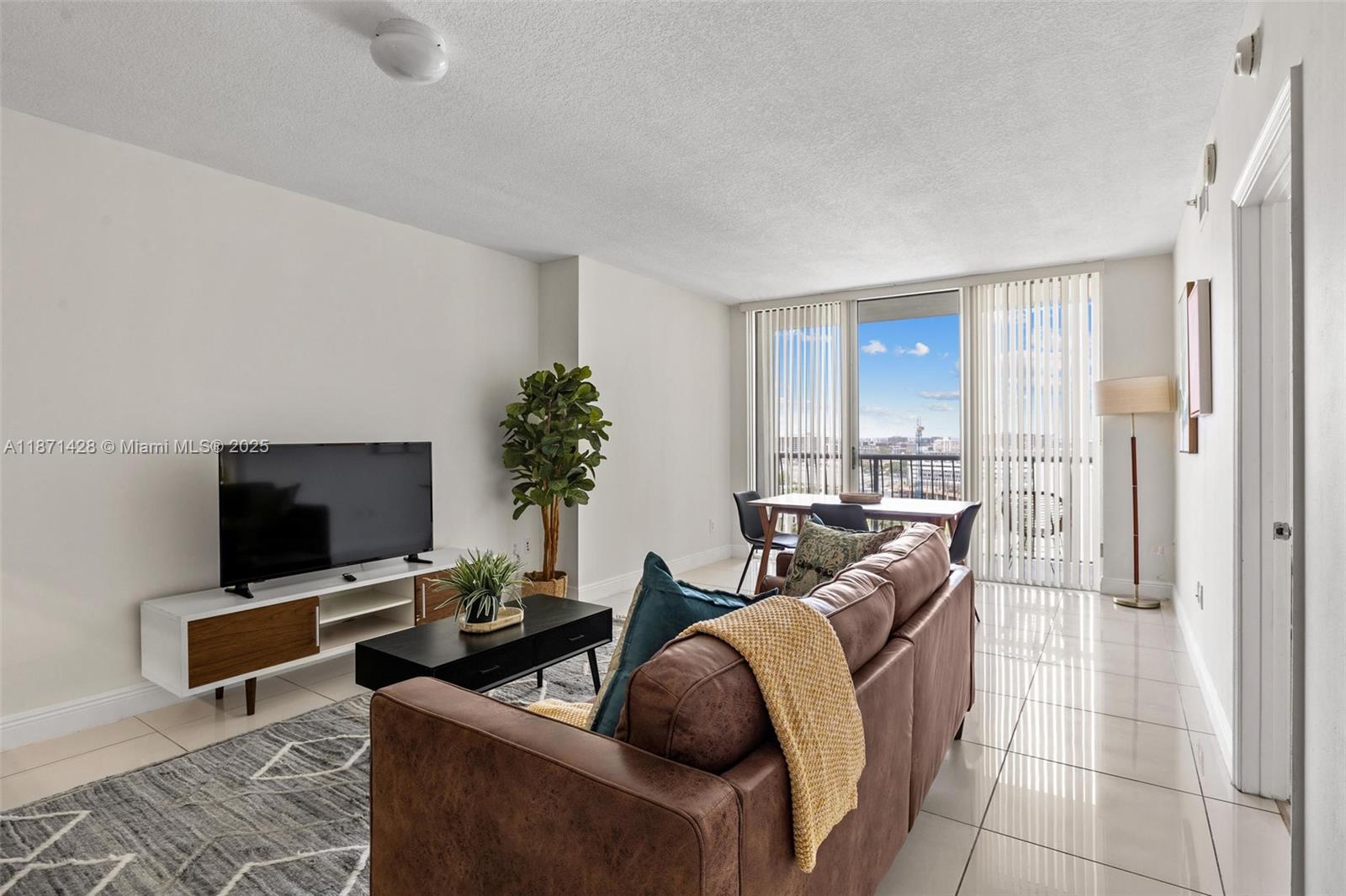 1750 N Bayshore Dr 1811