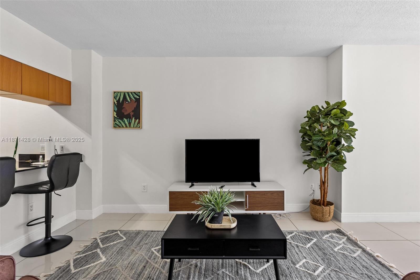1750 N Bayshore Dr 1811