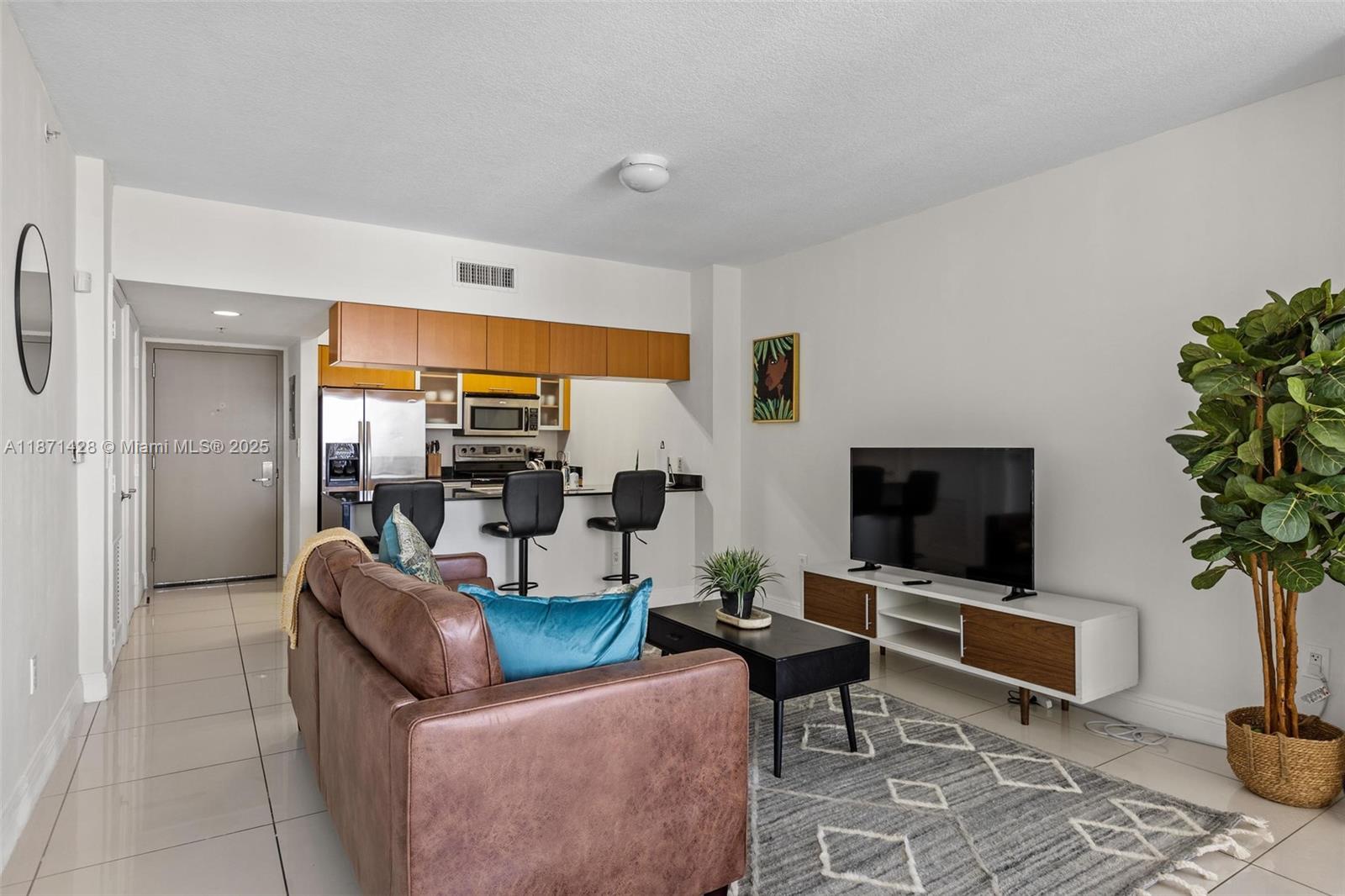 1750 N Bayshore Dr 1811