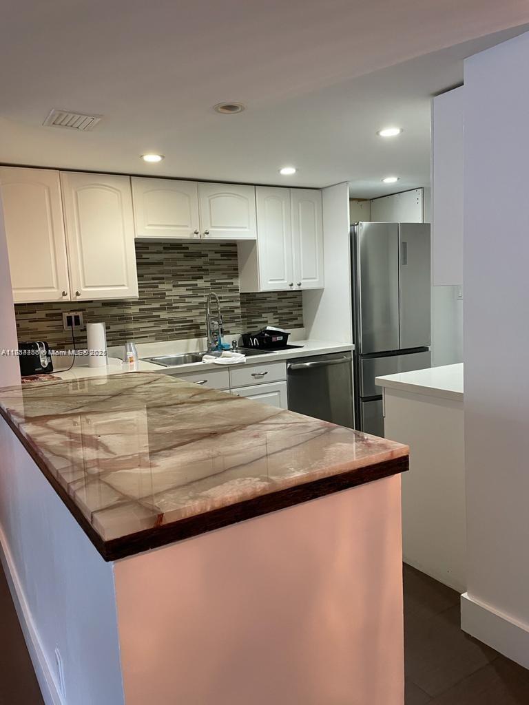 ISLAND BREAKERS CONDO - Residential Lease