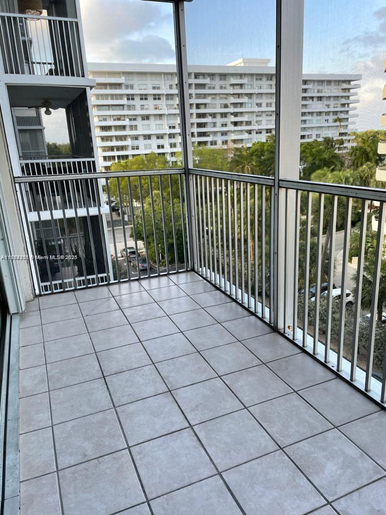 ISLAND BREAKERS CONDO - Residential Lease