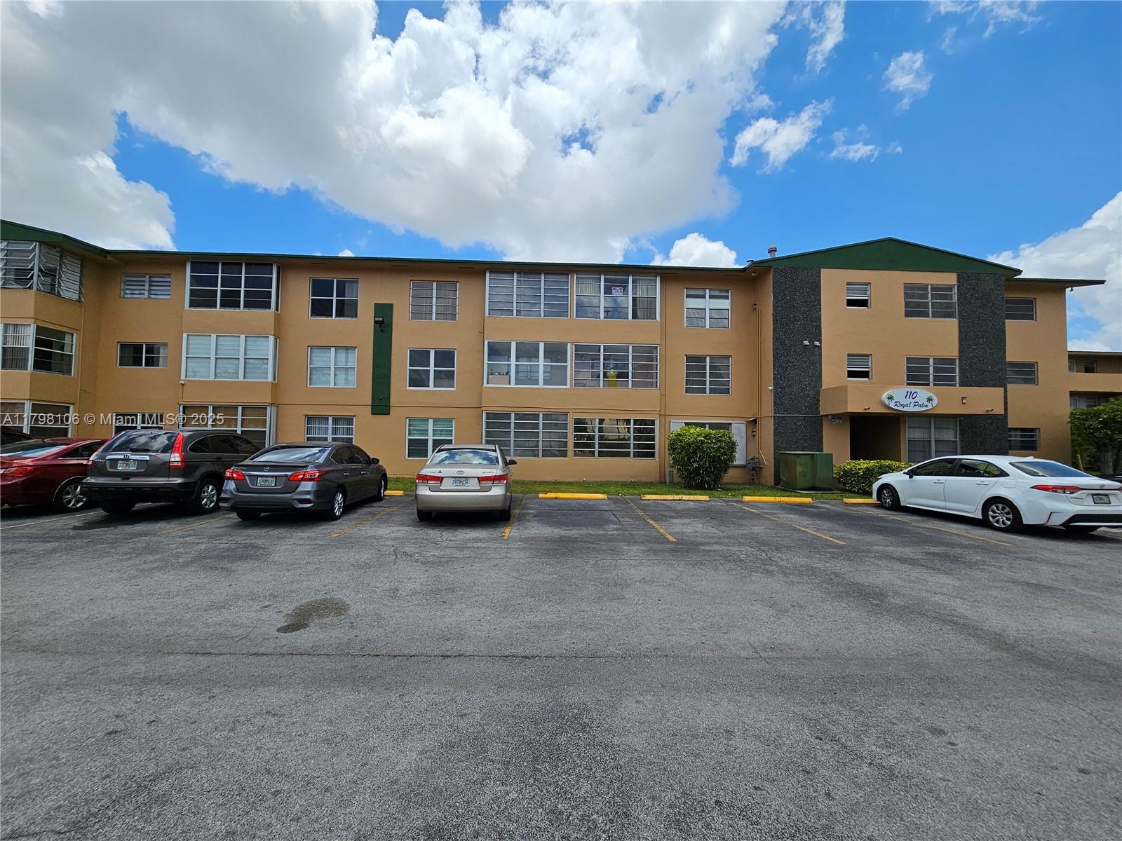 110 Royal Palm Rd 114, Hialeah Gardens, Miami-Dade County, Florida - 1 Bedrooms  
1 Bathrooms - 
