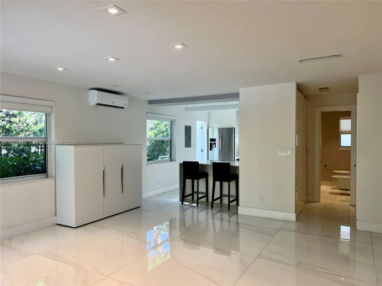 Key Biscayne, Florida 33149, United States, 1 Bedroom Bedrooms, ,1 BathroomBathrooms,Residential,Active,153764