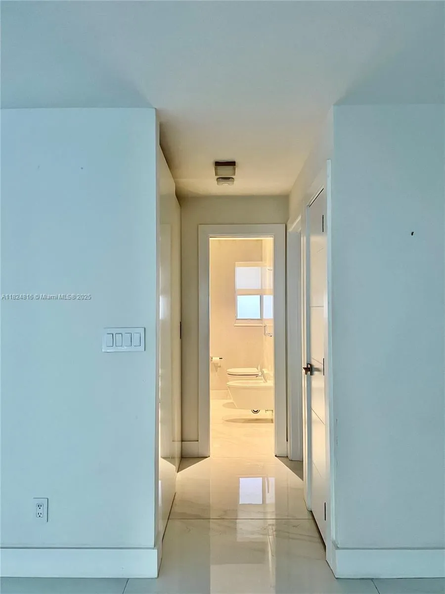 Key Biscayne, Florida 33149, United States, 1 Bedroom Bedrooms, ,1 BathroomBathrooms,Residential,Active,153764