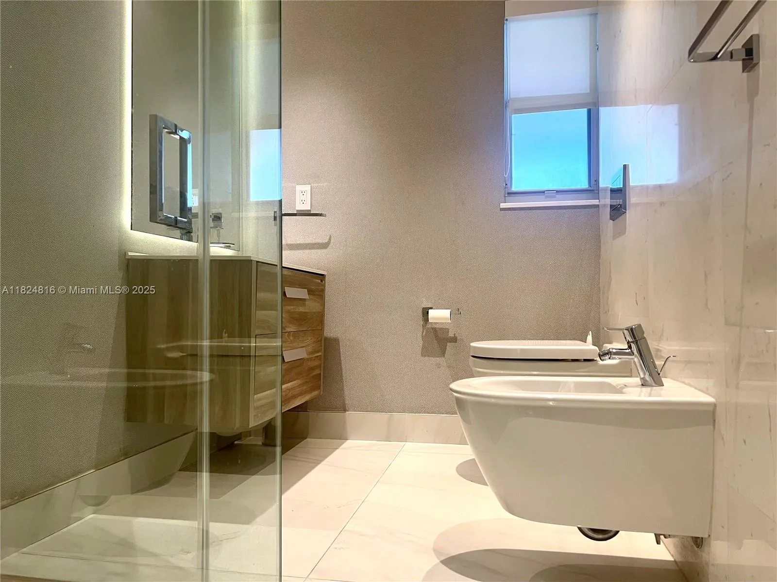 Key Biscayne, Florida 33149, United States, 1 Bedroom Bedrooms, ,1 BathroomBathrooms,Residential,Active,153764