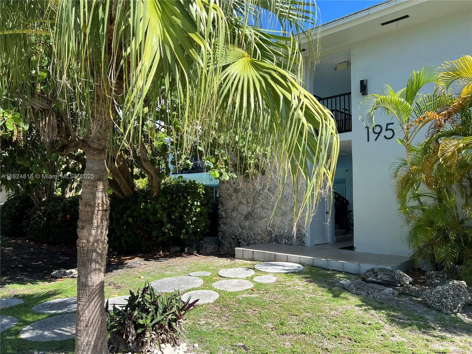 Key Biscayne, Florida 33149, United States, 1 Bedroom Bedrooms, ,1 BathroomBathrooms,Residential,Active,153764