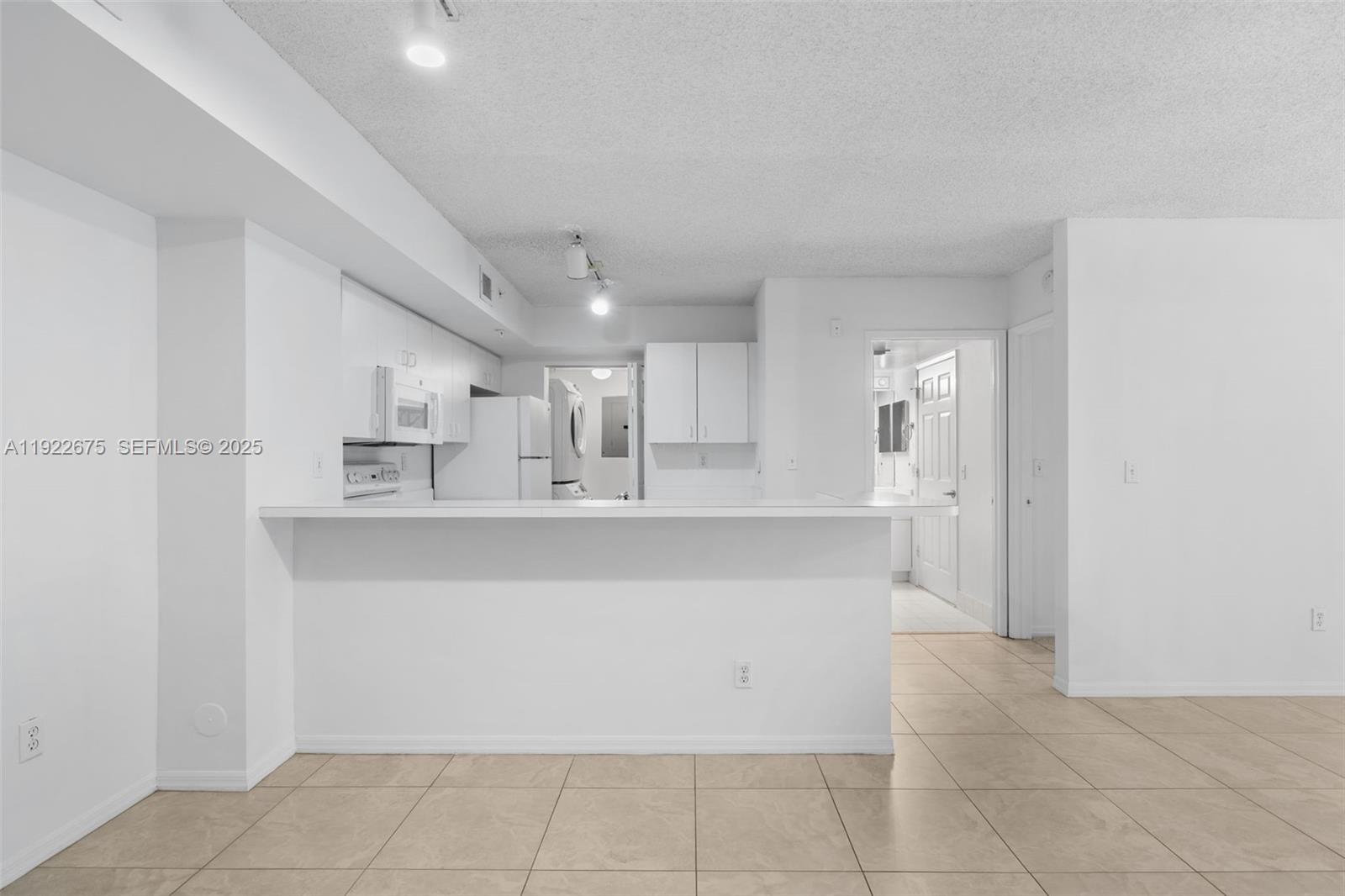 ROYAL GRAND CONDO - Residential