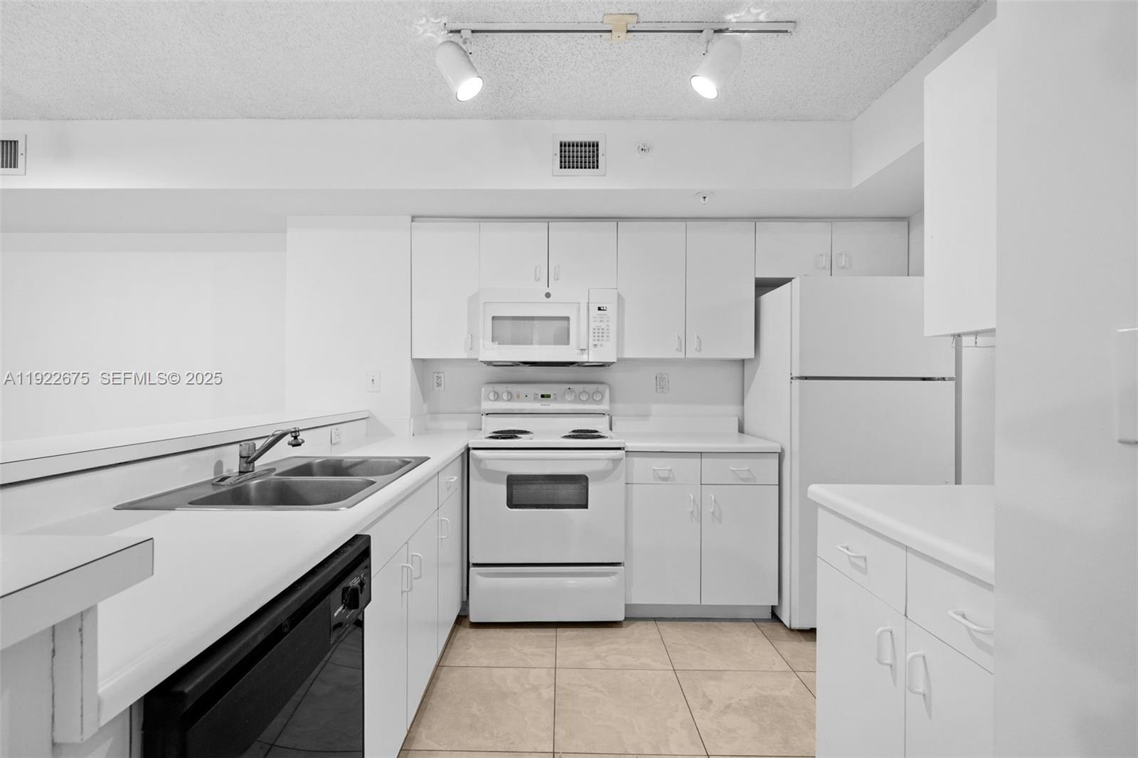 ROYAL GRAND CONDO - Residential