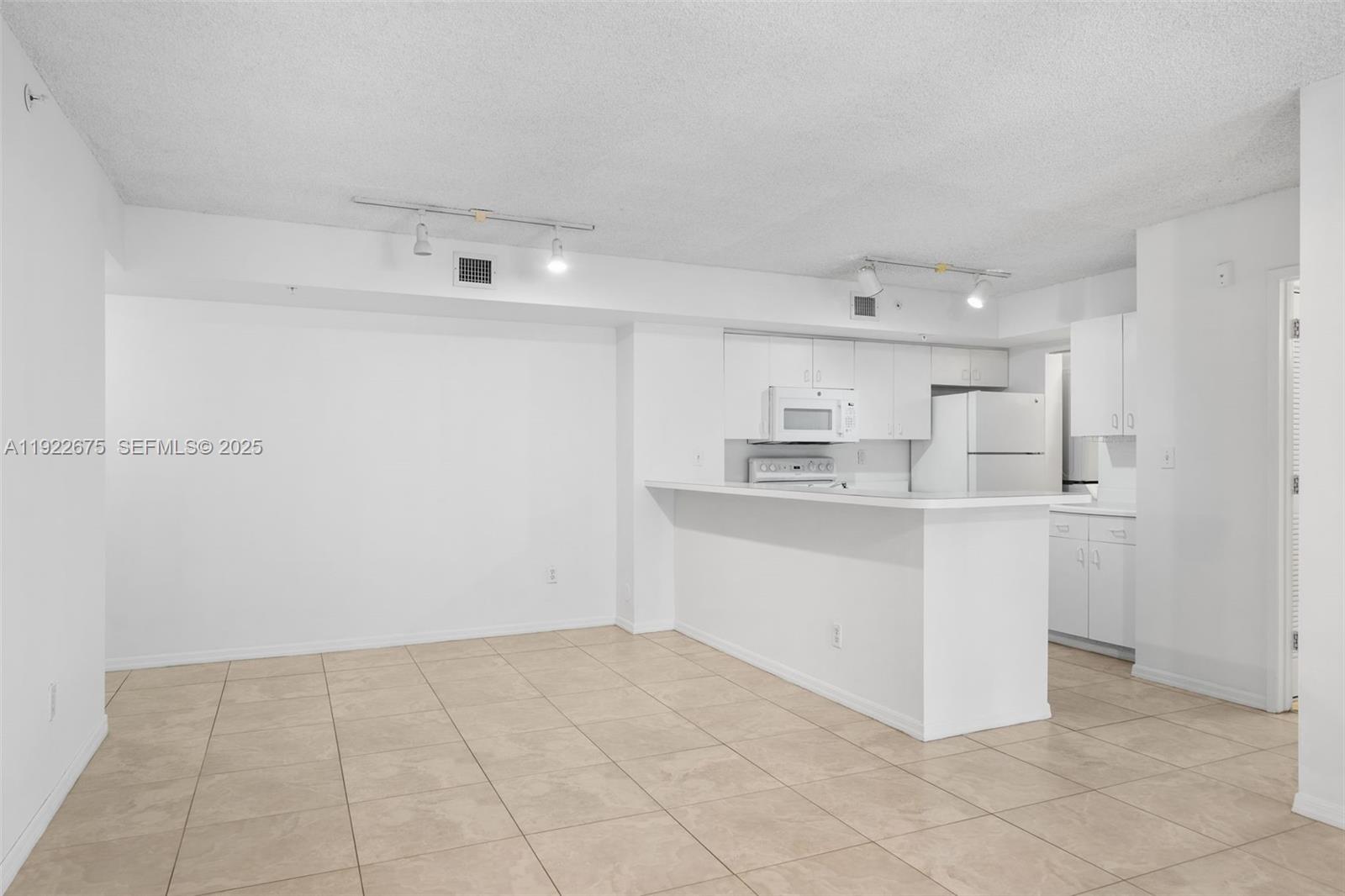 ROYAL GRAND CONDO - Residential