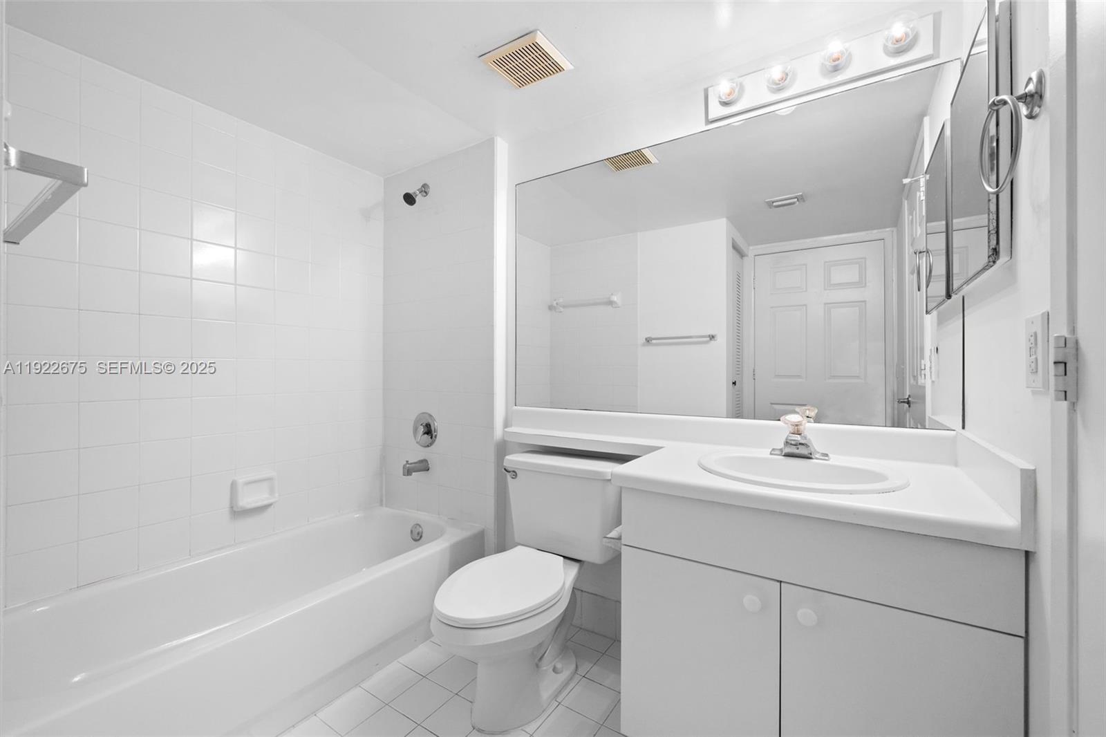 ROYAL GRAND CONDO - Residential