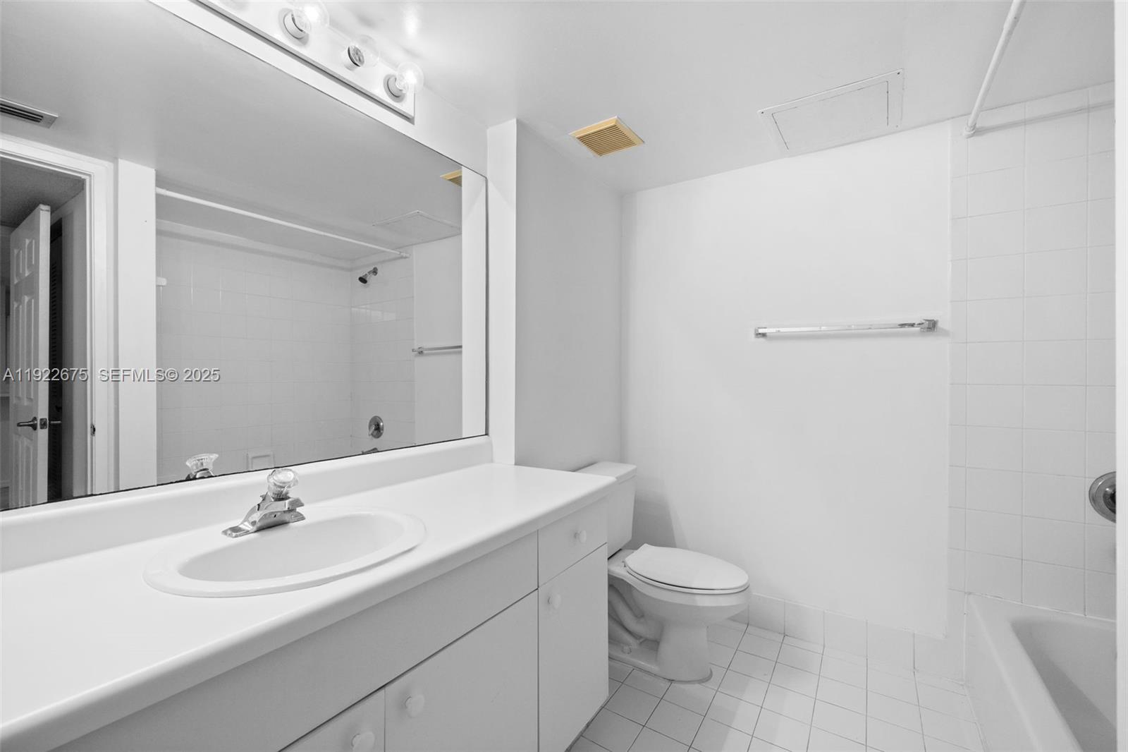 ROYAL GRAND CONDO - Residential