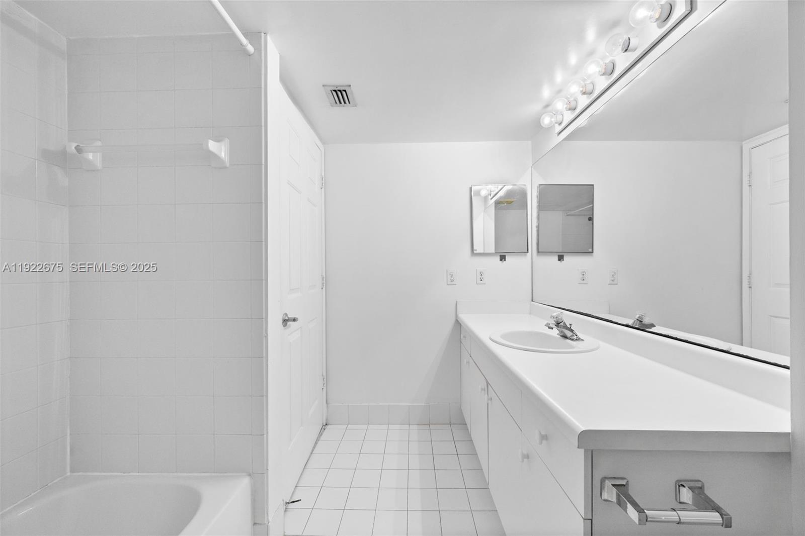 ROYAL GRAND CONDO - Residential