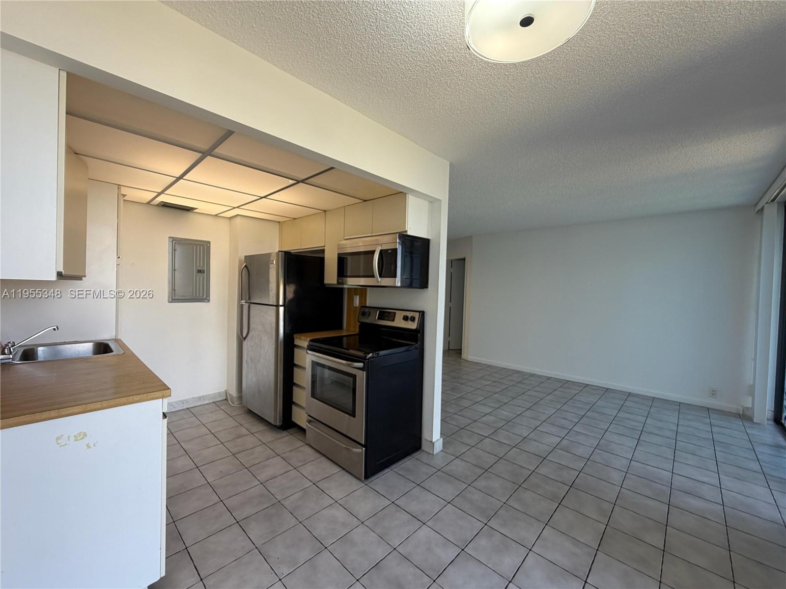 TOWER AT BISCAYNE COVE CO - Residential Lease
