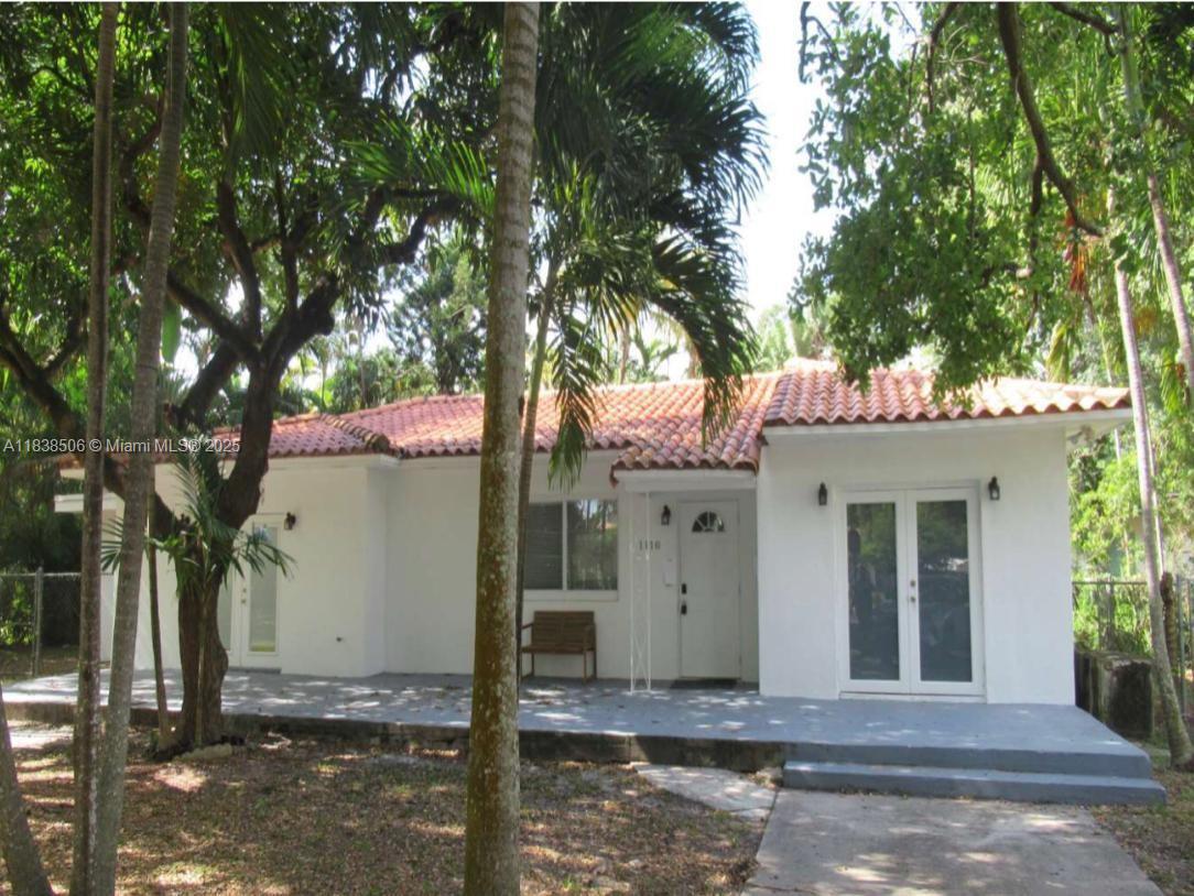 Discover your dream home in a beautiful, fully renovated property nestled in a highly sought-after neighborhood.
This luxurious residence boasts 4 spacious bedrooms and 2 exquisitely finished bathrooms, complete with porcelain
floors. Step into a modern kitchen with ample space, featuring stunning granite countertops, perfect it you like to
cook. The highlight of this home is its gorgeous, modern outdoor patio, ideal for entertaining or unwinding in style.
With ample parking space for 4 to 6 cars, convenience is at your doorstep. Don’t miss the opportunity to live in a
home where luxury meets comfort, and every detail is meticulously crafted to provide an unparalleled living
experience. Contact us today to schedule a viewing and make this beautiful property your new home!