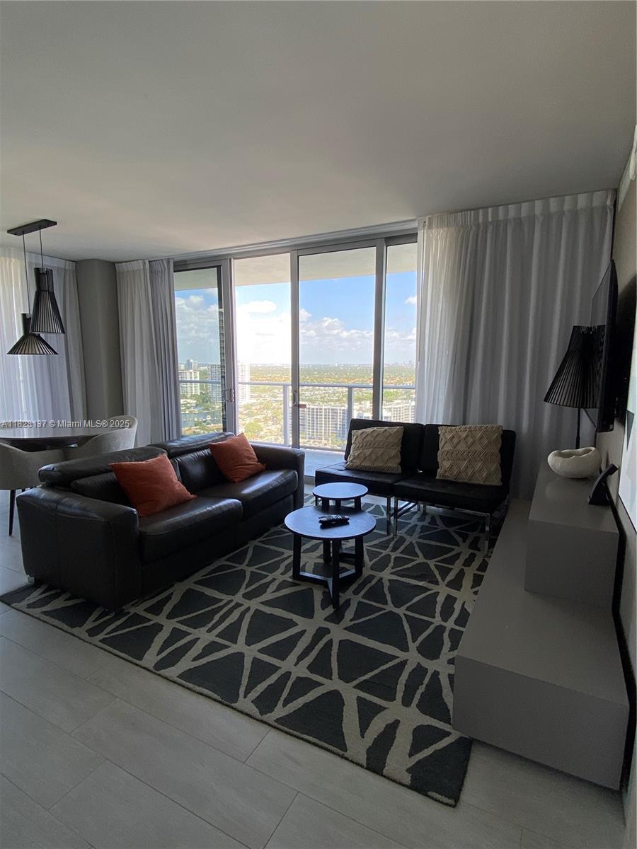 Escape to your dream short-term retreat, where flexibility meets luxury. Enjoy bookings that fit your schedule, whether it's a few days, weeks, or months. Hyde Beach House offers the ultimate beachside experience, with upscale living overlooking the Intracoastal Waterway and the city skyline. Boasts many amenities, including a private dock, tennis courts, fitness center, 2 swimming pools with amazing terraces perfect for sunset viewing.
Strategically located just steps away from the beach and from top destinations like Aventura Mall, Bal Harbour Shops, and Gulfstream Park. Book your stay and indulge in the epitome of beachside luxury! Please note that prices vary by season, so be sure to check the listing terms and booking dates for the best rates. Please note that prices vary by season.