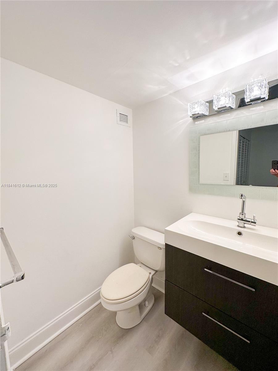 17011 N Bay Rd 216