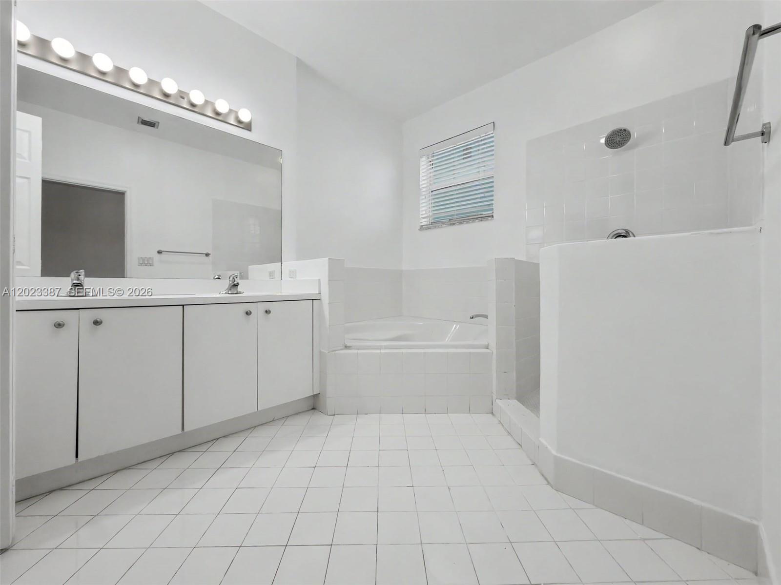 LAKES BY THE BAY CEE - Residential