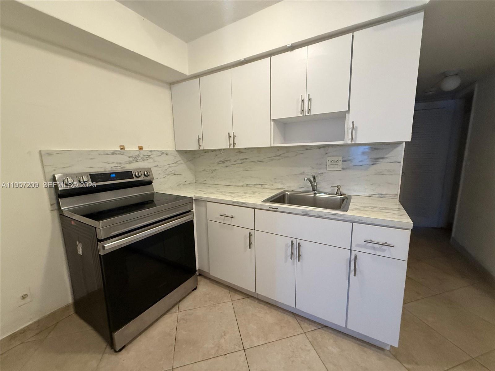 HARBOR ISLAND - Residential Lease