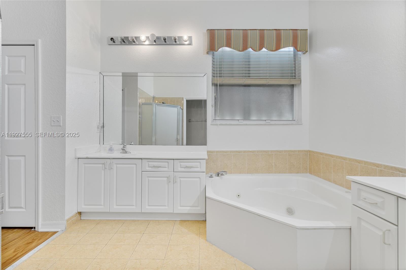 POD 3 AT MONARCH LAKES - Residential