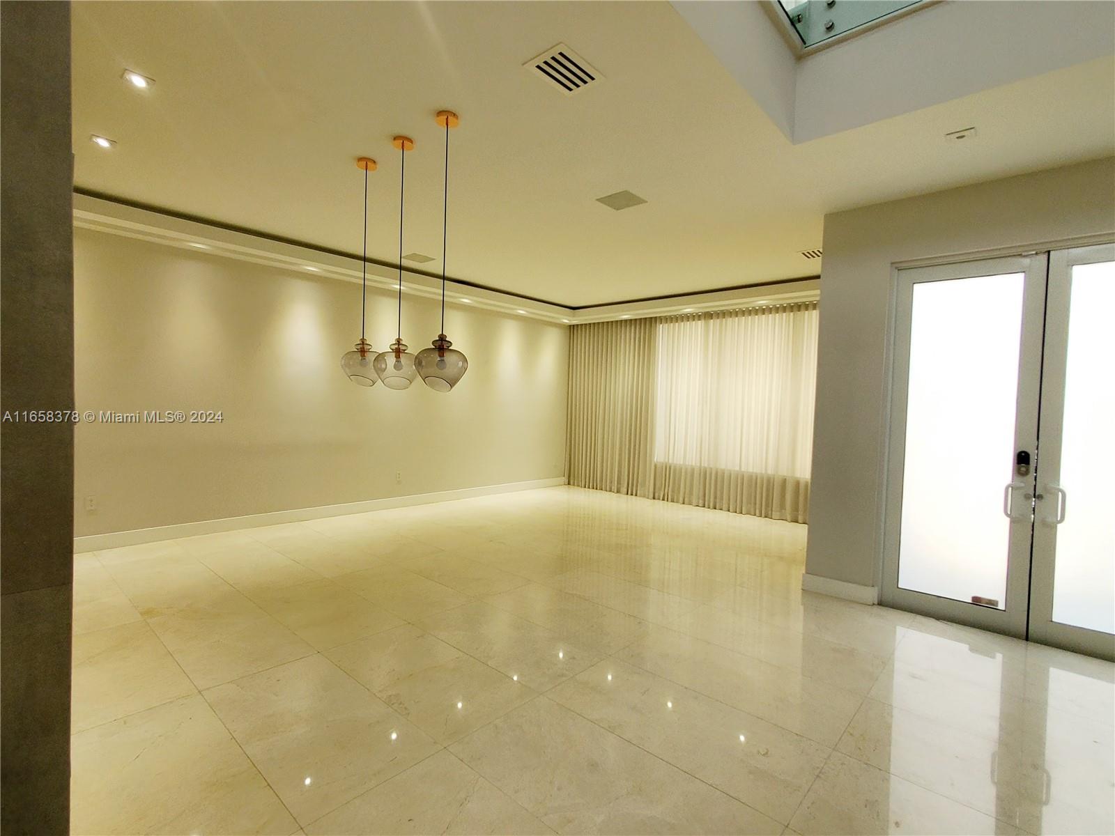 10273 NW 74th Ter