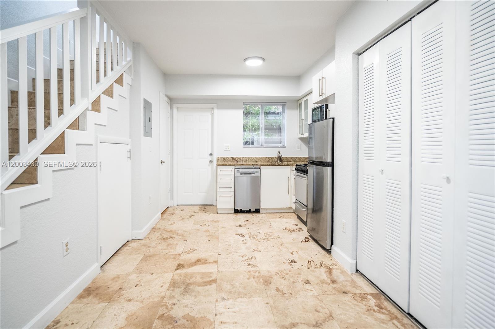 BAYVIEW TOWNHOMES CONDO - Residential Lease