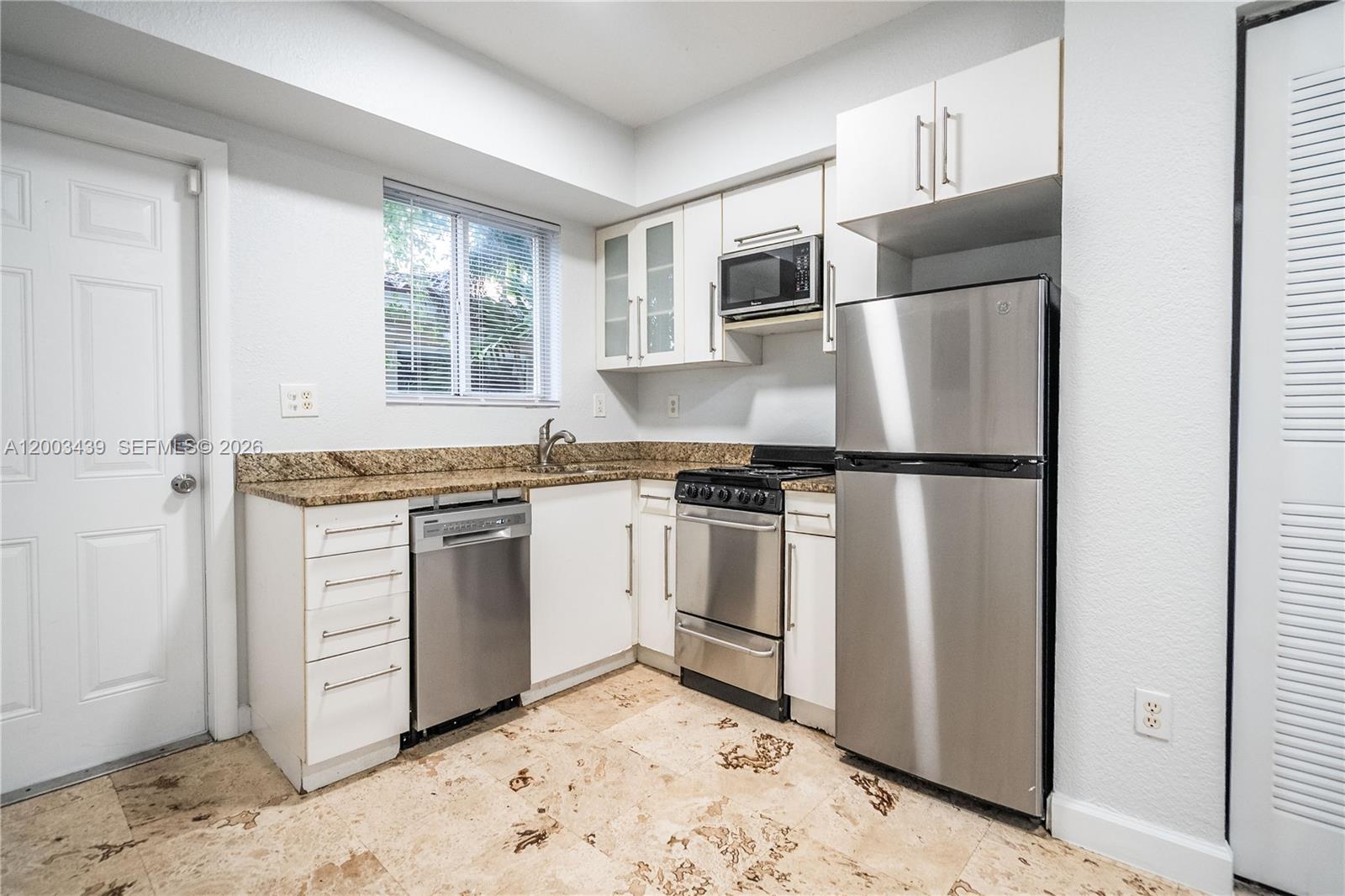 BAYVIEW TOWNHOMES CONDO - Residential Lease