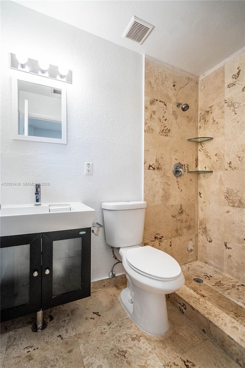 BAYVIEW TOWNHOMES CONDO - Residential Lease