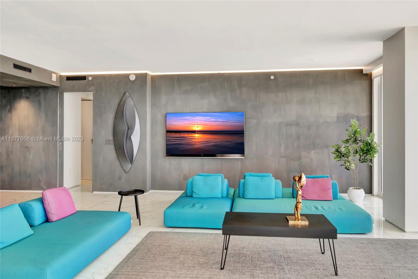 BLUE DIAMOND CONDO - Residential