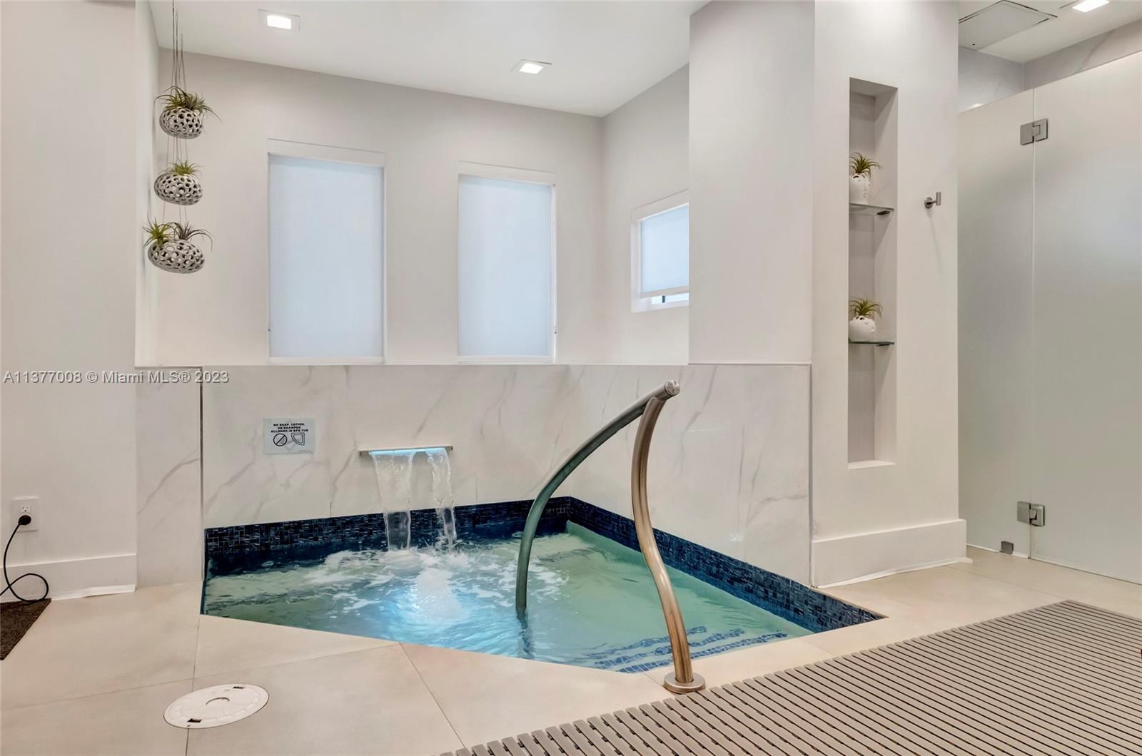 BLUE DIAMOND CONDO - Residential