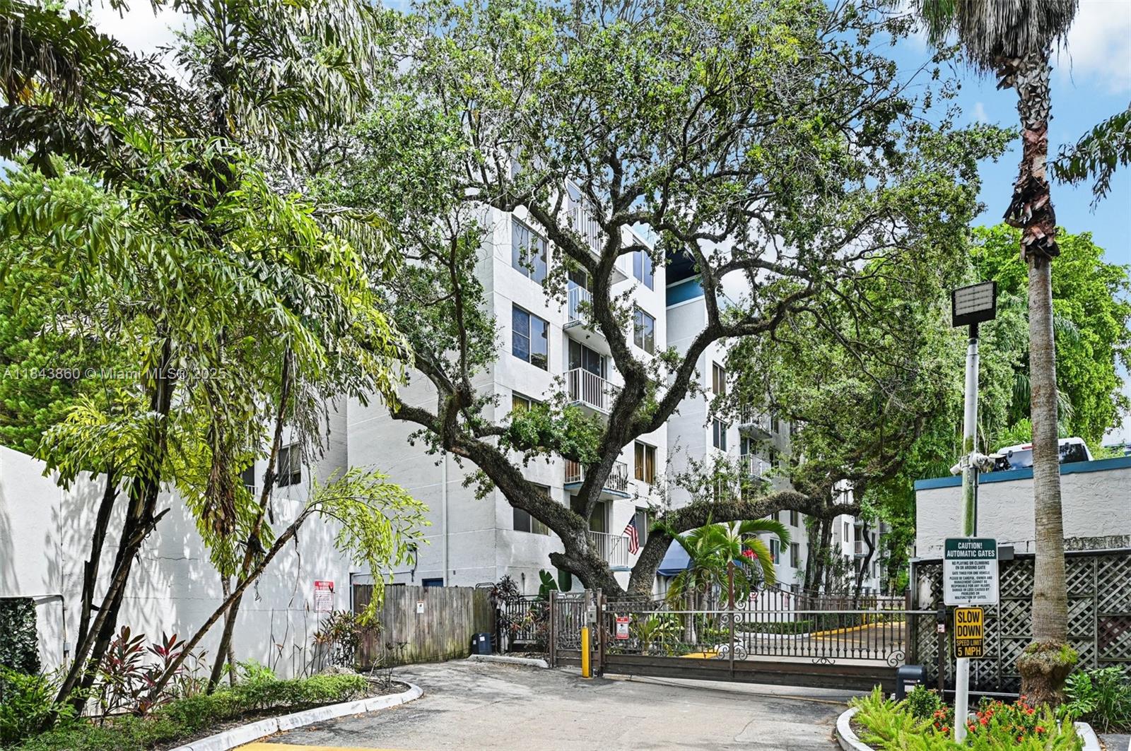 SERENITY ON THE RIVER CON - Residential