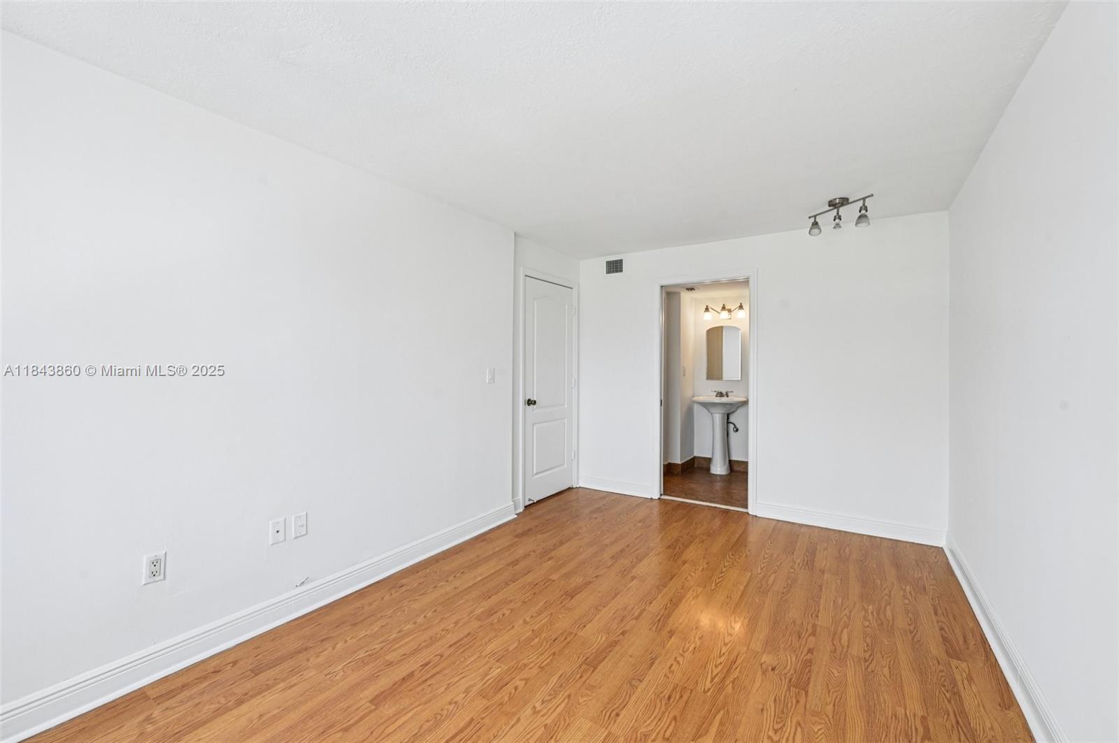 SERENITY ON THE RIVER CON - Residential